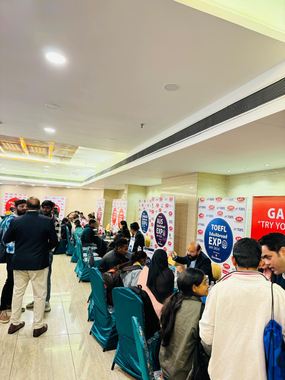 Students attending ESPI's Eduabroad Expo